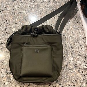 Lululemon like new over the shoulder or cross body handbag/purse/satchel